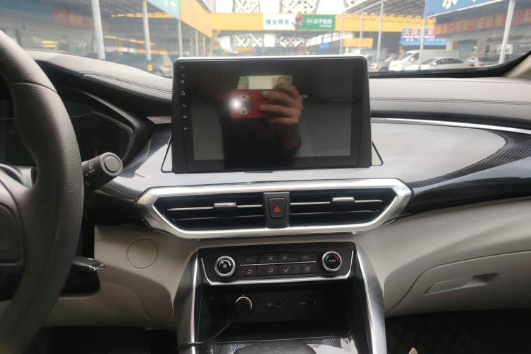 Used SAIC MAXUS G50 2022 1.5T Automatic Comfort Touring A Audio And AC Panel