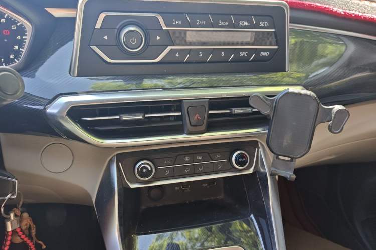 Used SAIC MAXUS G50 2022 1.5T Manual Touring A Audio And AC Panel