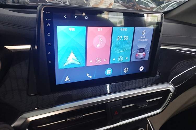 Used SAIC MAXUS G50 2022 1.5T Automatic Comfort Touring A Audio And AC Panel