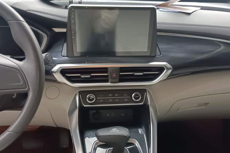 Used SAIC MAXUS G50 2022 1.5T Automatic Comfort Touring A Audio And AC Panel