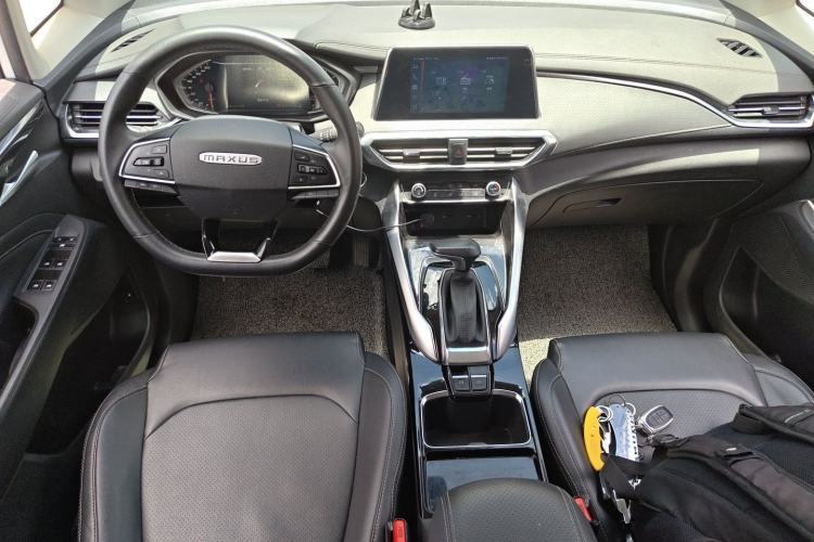 Used SAIC MAXUS G50 2022 1.5T Automatic Comfort Touring B Center Console