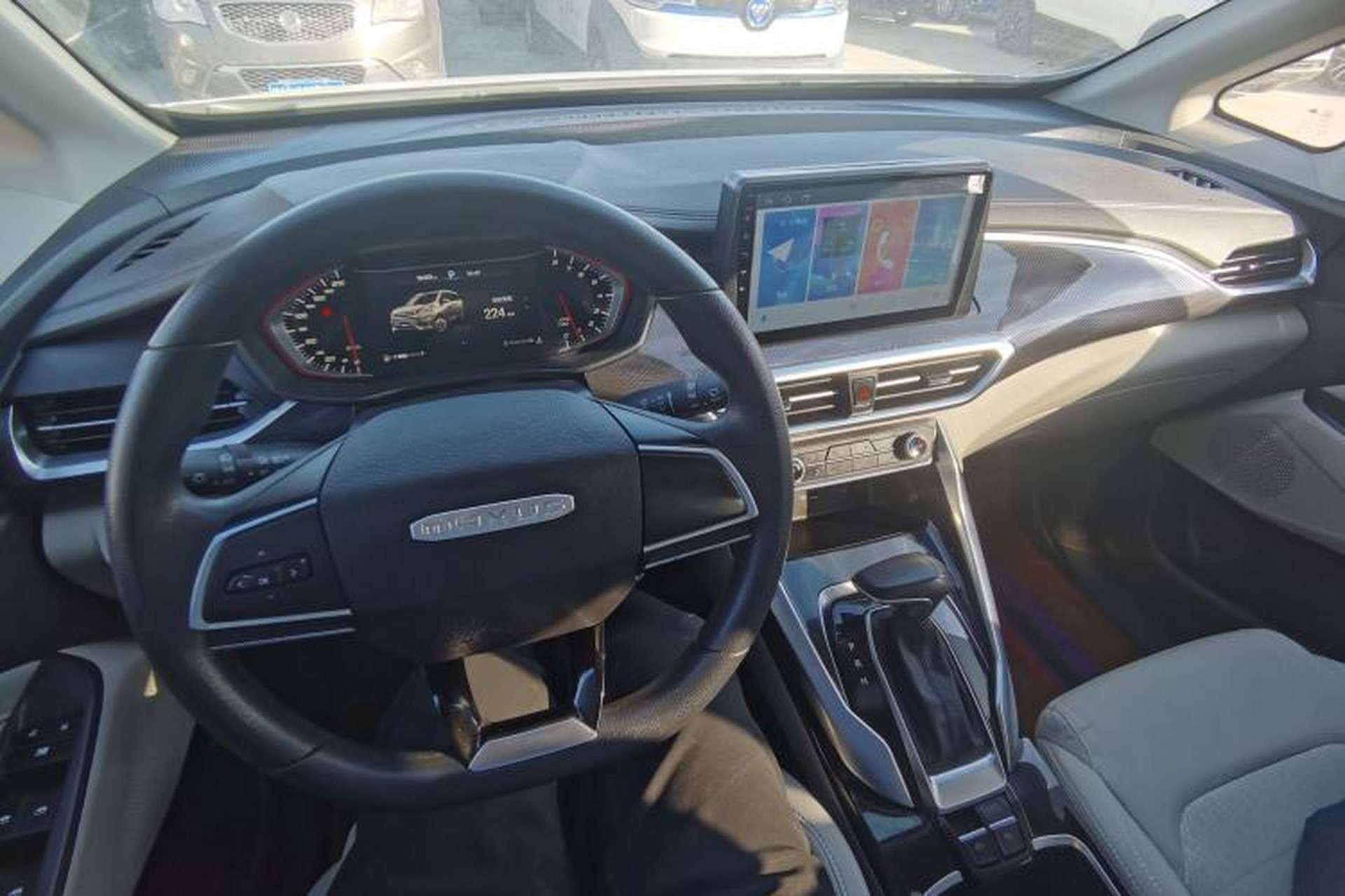 Used SAIC MAXUS G50 2022 1.5T Automatic Comfort Touring A Center Console
