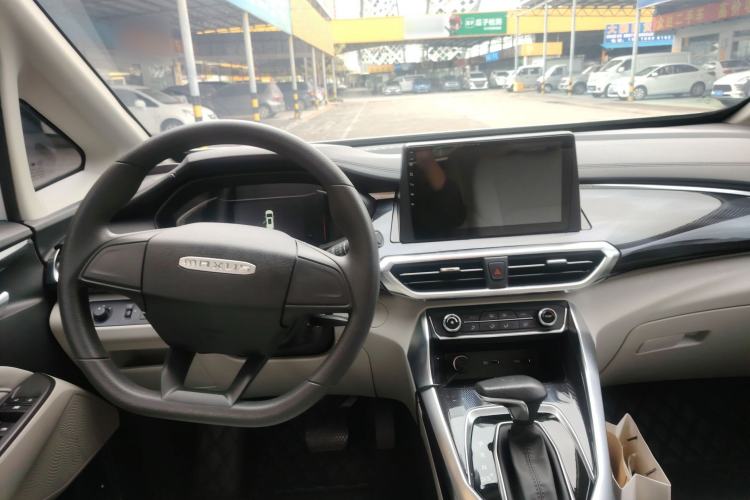 Used SAIC MAXUS G50 2022 1.5T Automatic Comfort Touring A Center Console