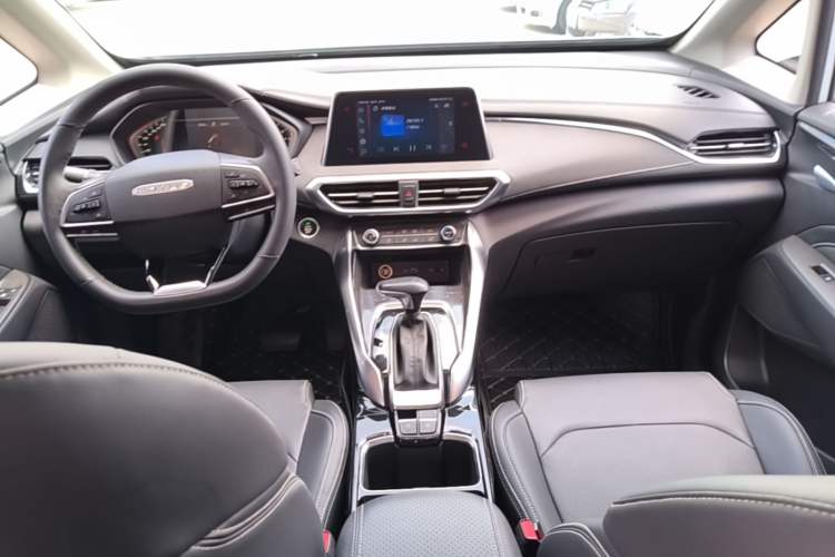 Used SAIC MAXUS G50 2022 1.5T Automatic Comfort Touring B Center Console