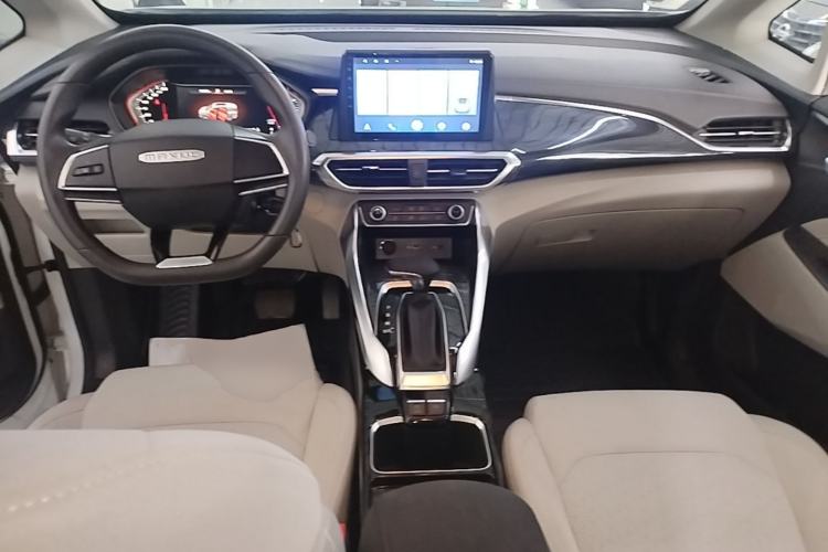 Used SAIC MAXUS G50 2022 1.5T Automatic Comfort Touring A Center Console