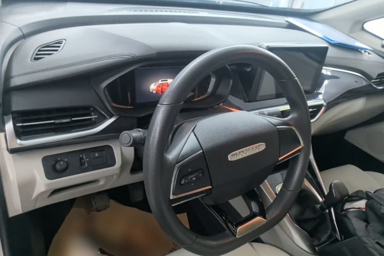 Used SAIC MAXUS G50 2022 1.5T Manual Touring A Center Console