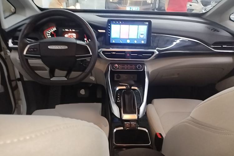 Used SAIC MAXUS G50 2022 1.5T Automatic Comfort Touring A Center Console
