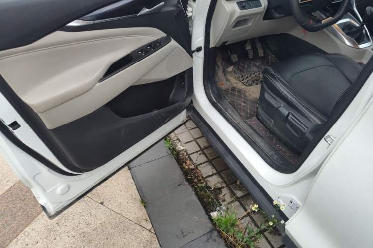 Used SAIC MAXUS G50 2022 1.5T Manual Touring A Driver Seat