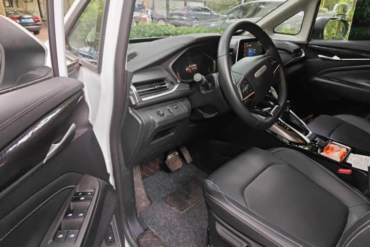 Used SAIC MAXUS G50 2022 1.5T Automatic Comfort Touring B Driver Seat