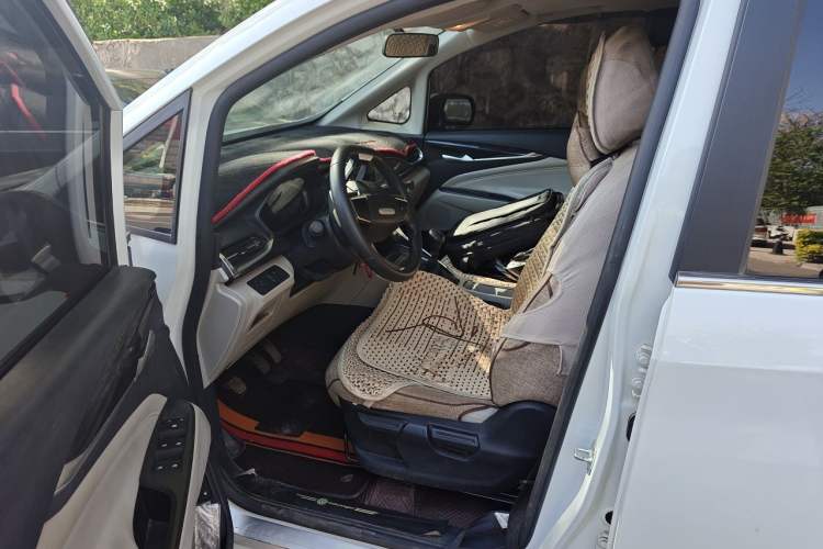 Used SAIC MAXUS G50 2022 1.5T Manual Touring A Driver Seat