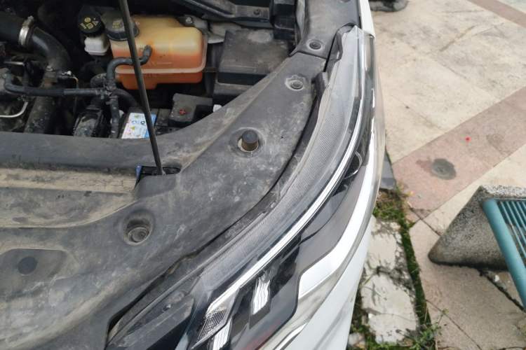 Used SAIC MAXUS G50 2022 1.5T Manual Touring A Engine Bay Left