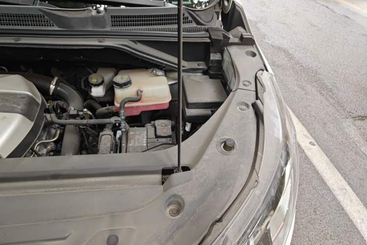 Used SAIC MAXUS G50 2022 1.5T Automatic Comfort Touring B Engine Bay Left