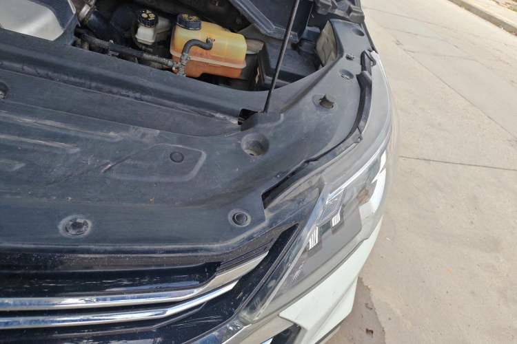 Used SAIC MAXUS G50 2022 1.5T Manual Comfort B Engine Bay Left