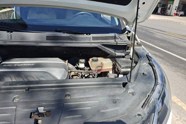 Used SAIC MAXUS G50 2022 1.5T Manual Touring A Engine Bay Left