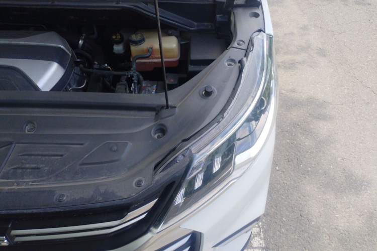 Used SAIC MAXUS G50 2022 1.5T Manual Touring A Engine Bay Left