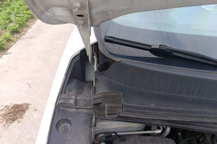 Used SAIC MAXUS G50 2022 1.5T Automatic Comfort Touring B Engine Bay Right