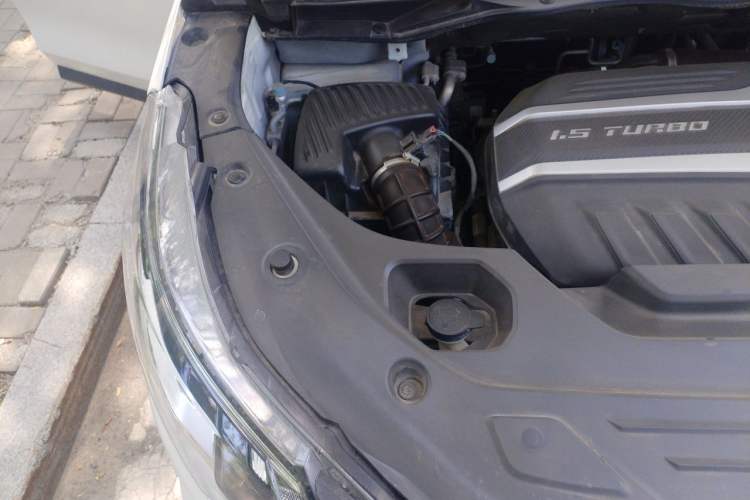 Used SAIC MAXUS G50 2022 1.5T Manual Touring A Engine Bay Right