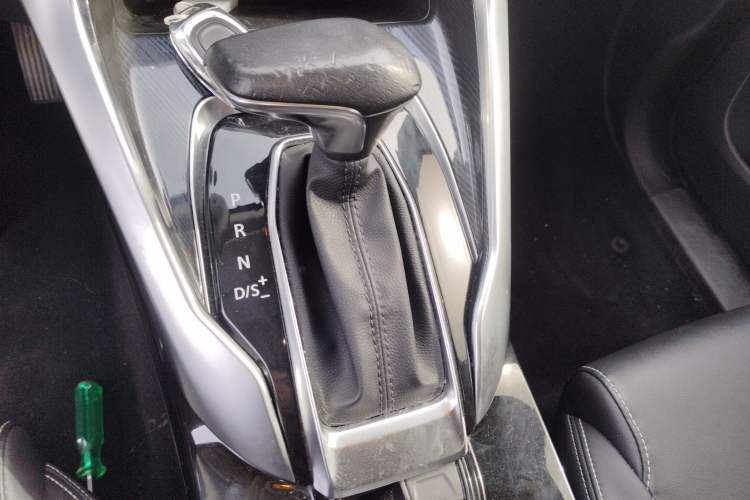 Used SAIC MAXUS G50 2022 1.5T Automatic Comfort Touring B Gear Lever