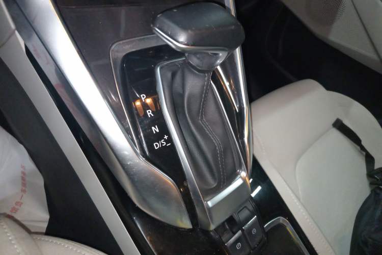 Used SAIC MAXUS G50 2022 1.5T Automatic Comfort Touring A Gear Lever
