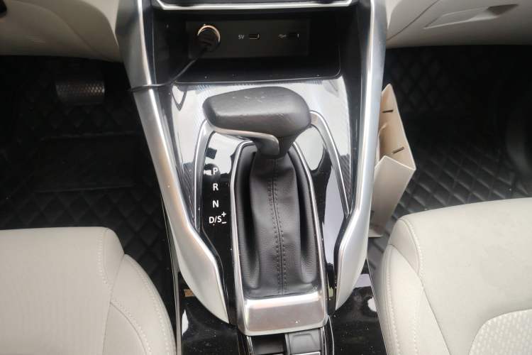 Used SAIC MAXUS G50 2022 1.5T Automatic Comfort Touring A Gear Lever