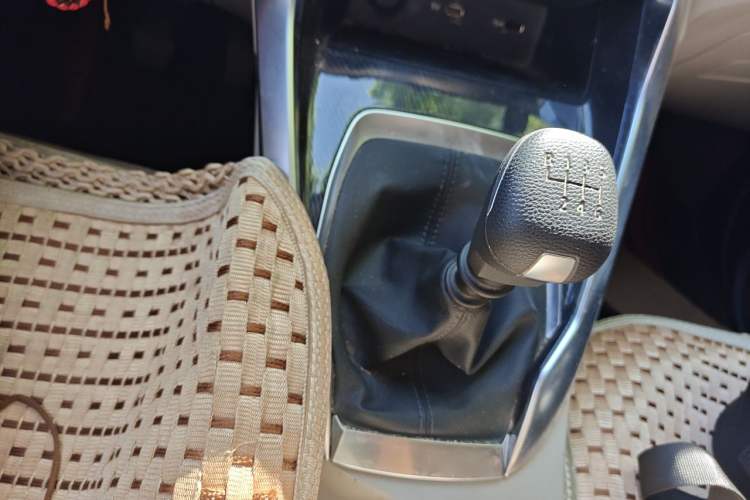 Used SAIC MAXUS G50 2022 1.5T Manual Touring A Gear Lever