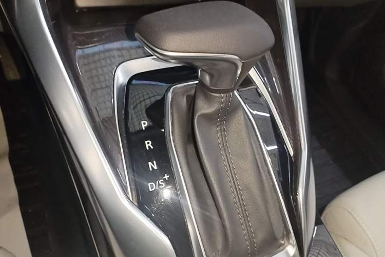 Used SAIC MAXUS G50 2022 1.5T Automatic Comfort Touring A Gear Lever
