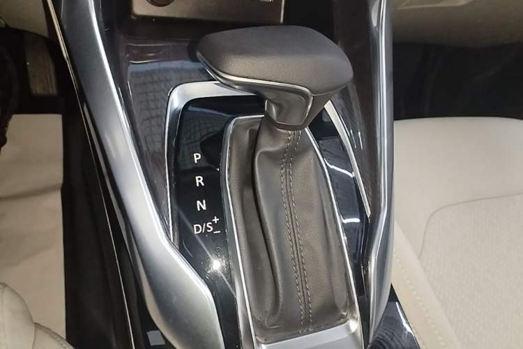 Used SAIC MAXUS G50 2022 1.5T Automatic Comfort Touring A Gear Lever