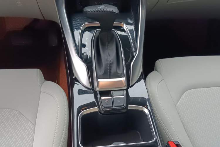 Used SAIC MAXUS G50 2022 1.5T Automatic Comfort Touring A Gear Lever