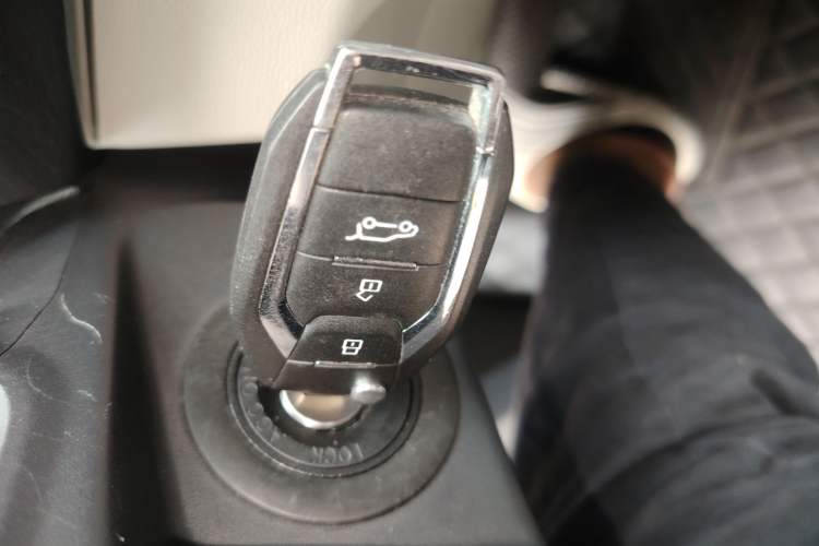 Used SAIC MAXUS G50 2022 1.5T Automatic Comfort Touring A Interior 1
