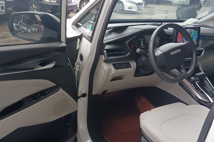 Used SAIC MAXUS G50 2022 1.5T Automatic Comfort Touring A Interior 3