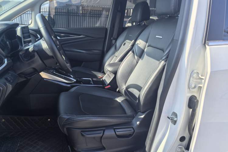 Used SAIC MAXUS G50 2022 1.5T Automatic Comfort Touring B Interior 4
