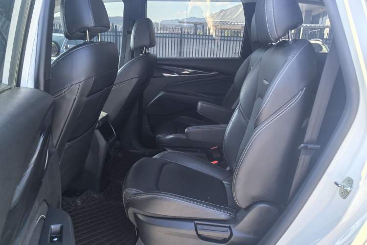 Used SAIC MAXUS G50 2022 1.5T Automatic Comfort Touring B Interior 5