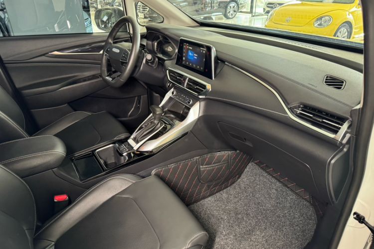 Used SAIC MAXUS G50 2022 1.5T Automatic Comfort Touring B Interior 8