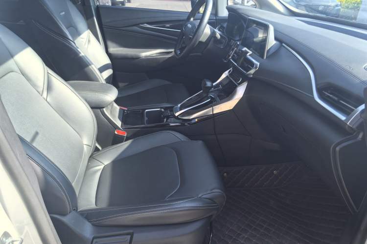 Used SAIC MAXUS G50 2022 1.5T Automatic Comfort Touring B Interior 8