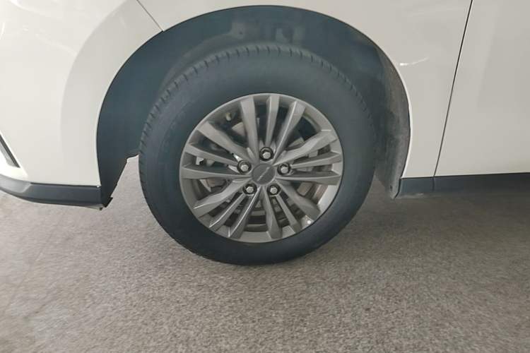 Used SAIC MAXUS G50 2022 1.5T Automatic Comfort Touring B Left Front Wheel Hub