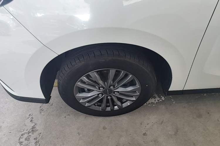 Used SAIC MAXUS G50 2022 1.5T Automatic Comfort Touring B Left Front Wheel Hub