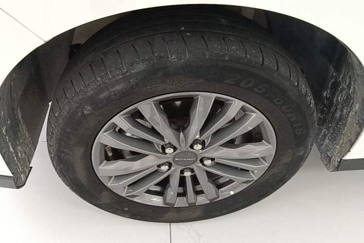 Used SAIC MAXUS G50 2022 1.5T Automatic Comfort Touring B Left Front Wheel Hub