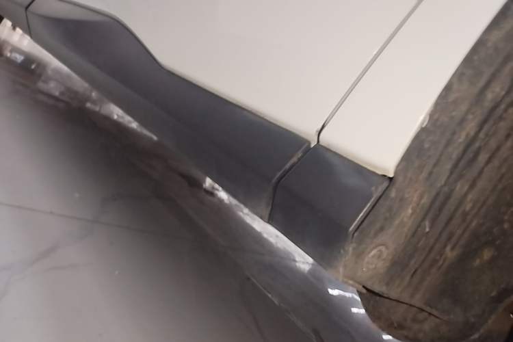Used SAIC MAXUS G50 2022 1.5T Automatic Comfort Touring A Left Side Sill