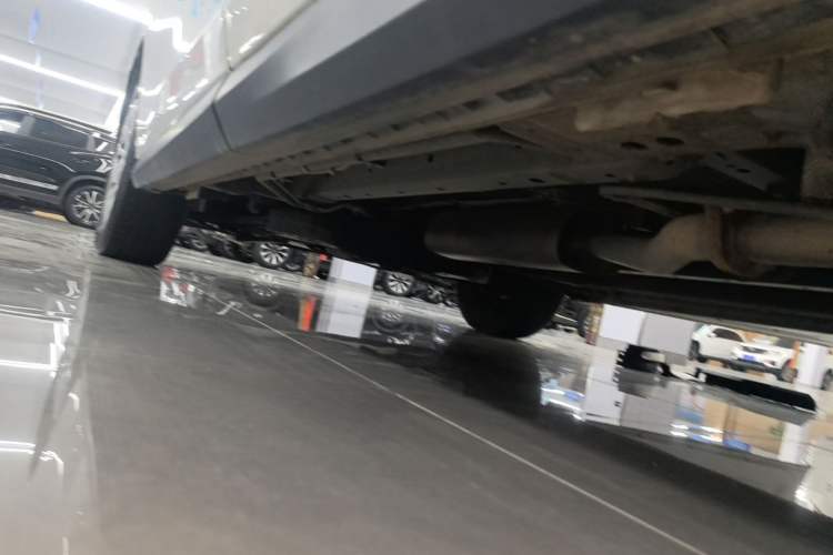 Used SAIC MAXUS G50 2022 1.5T Manual Touring A Left Side Sill