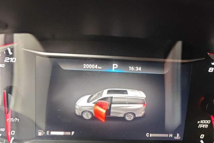 Used SAIC MAXUS G50 2022 1.5T Automatic Comfort Touring B Odometer Close Up