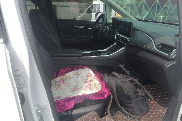 Used SAIC MAXUS G50 2022 1.5T Automatic Comfort Touring B Right Front Seat