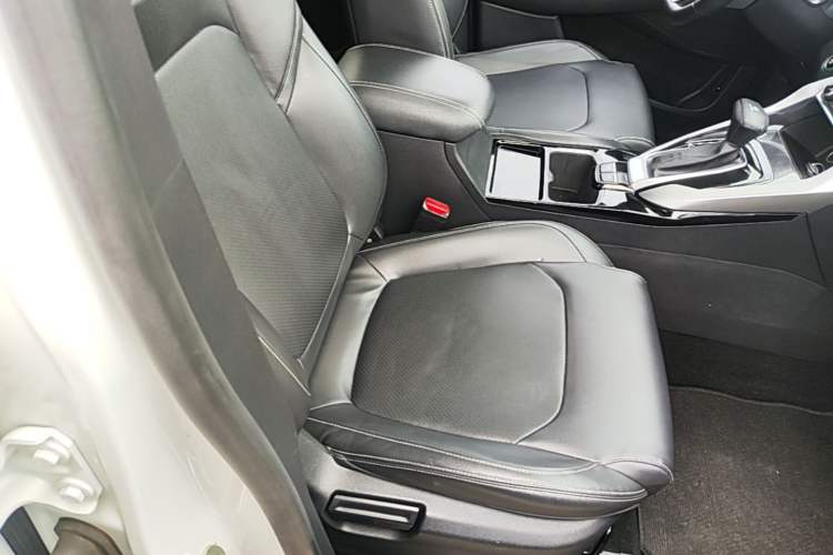 Used SAIC MAXUS G50 2022 1.5T Automatic Comfort Touring B Right Front Seat