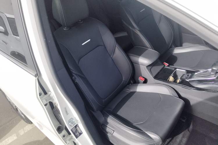 Used SAIC MAXUS G50 2022 1.5T Automatic Comfort Touring B Right Front Seat