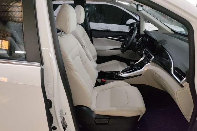 Used SAIC MAXUS G50 2022 1.5T Automatic Comfort Touring A Right Front Seat