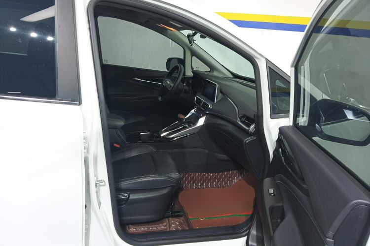 Used SAIC MAXUS G50 2022 1.5T Automatic Comfort Touring B Right Front Seat