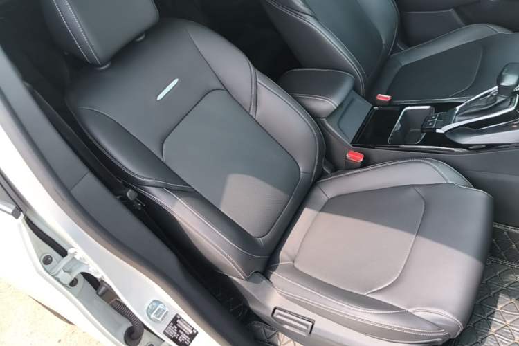 Used SAIC MAXUS G50 2022 1.5T Automatic Comfort Touring B Right Front Seat