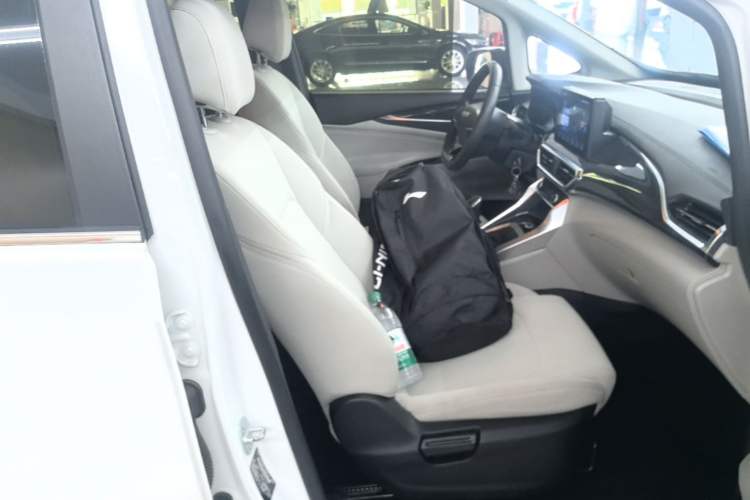 Used SAIC MAXUS G50 2022 1.5T Manual Touring A Right Front Seat
