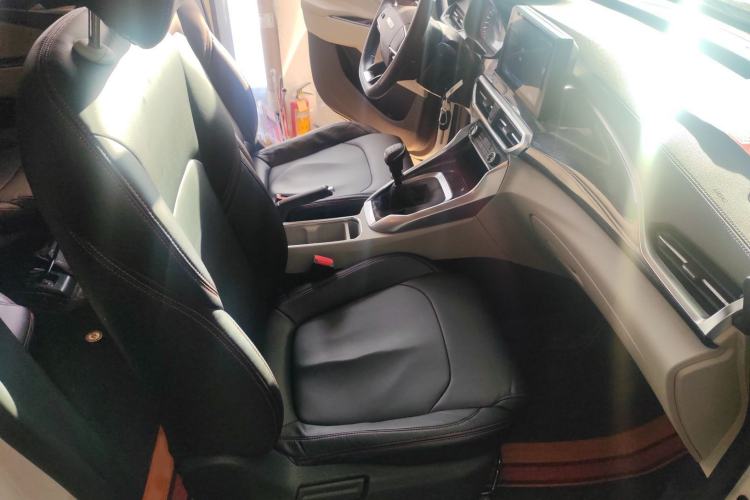 Used SAIC MAXUS G50 2022 1.5T Manual Touring A Right Front Seat