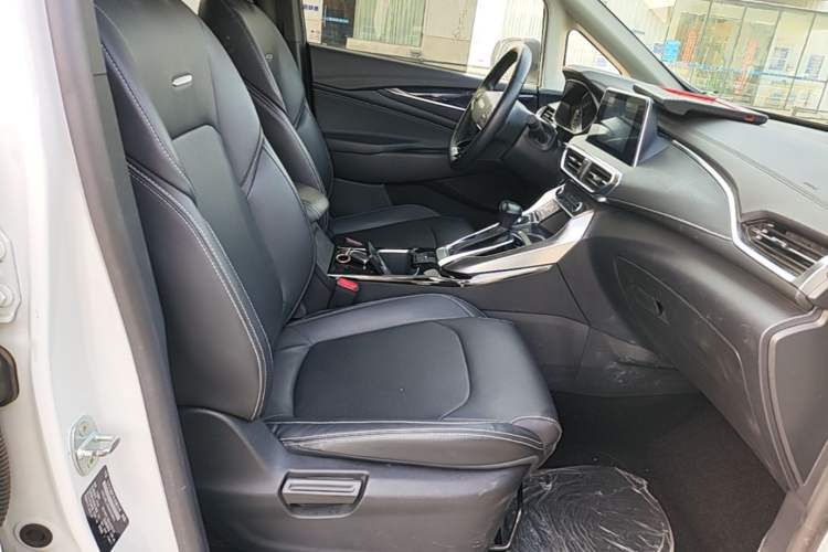 Used SAIC MAXUS G50 2022 1.5T Automatic Comfort Touring B Right Front Seat