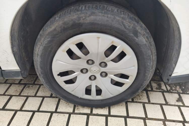 Used SAIC MAXUS G50 2022 1.5T Manual Touring A Right Front Wheel Hub